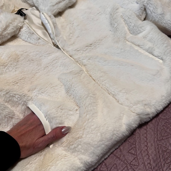 Forever 21 Faux Fur Zip-up Cropped Jacket - XS - White NWOT - Picture 8 of 16